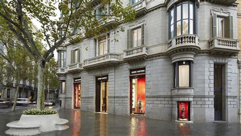 luxury shopping street barcelona